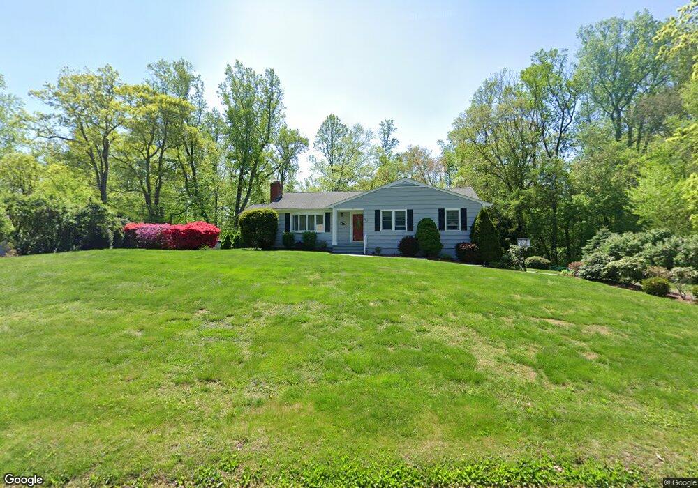 171 Tanglewood Rd, Trumbull, CT 06611 - photo 1