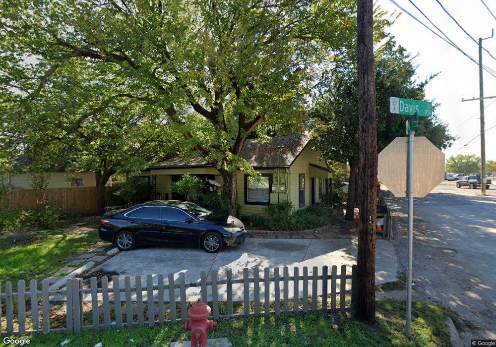 901 Davis St, Grand Prairie, TX 75050 - photo 1