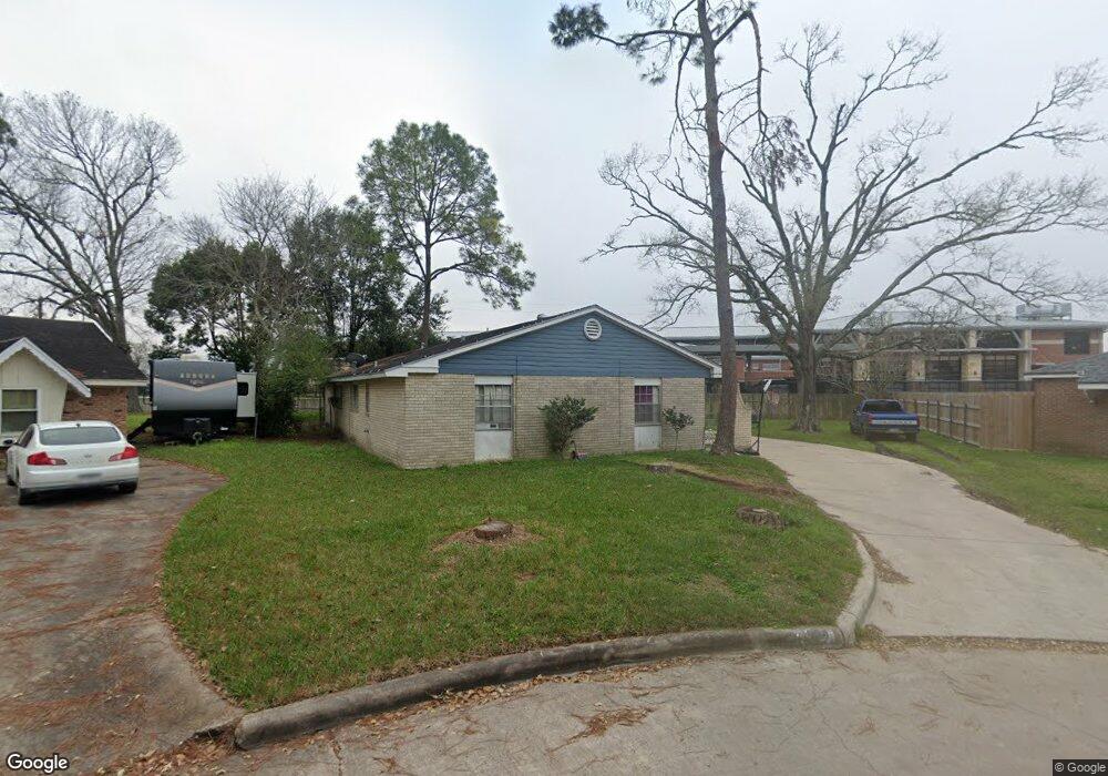804 Bayou Cir, Alvin, TX 77511 - photo 1