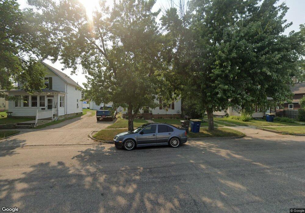 320 3rd Ave SW, Jamestown, ND 58401 - photo 1