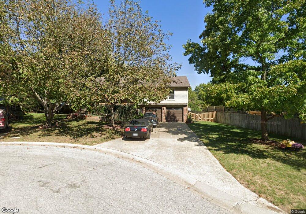 102 W Washington Ct, Raymore, MO 64083 - photo 1