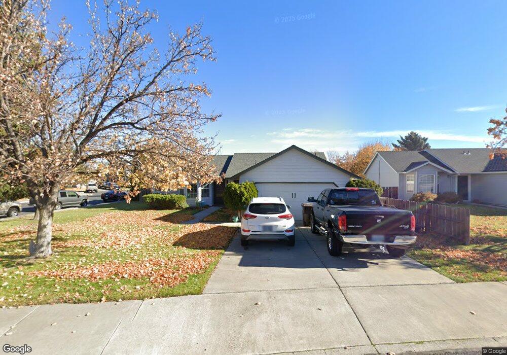 2210 SW 28th St, Redmond, OR 97756 - photo 1