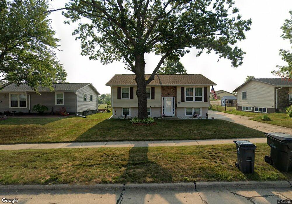 4226 Pineview Dr NE, Cedar Rapids, IA 52402 - photo 1