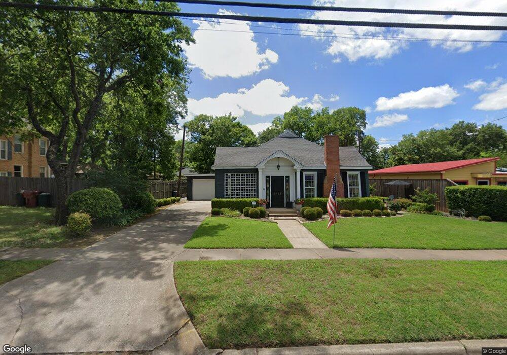 1015 N Center St, Bonham, TX 75418 - photo 1