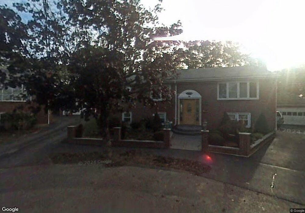 18 Blueview Cir, West Roxbury, MA 02132 - photo 1