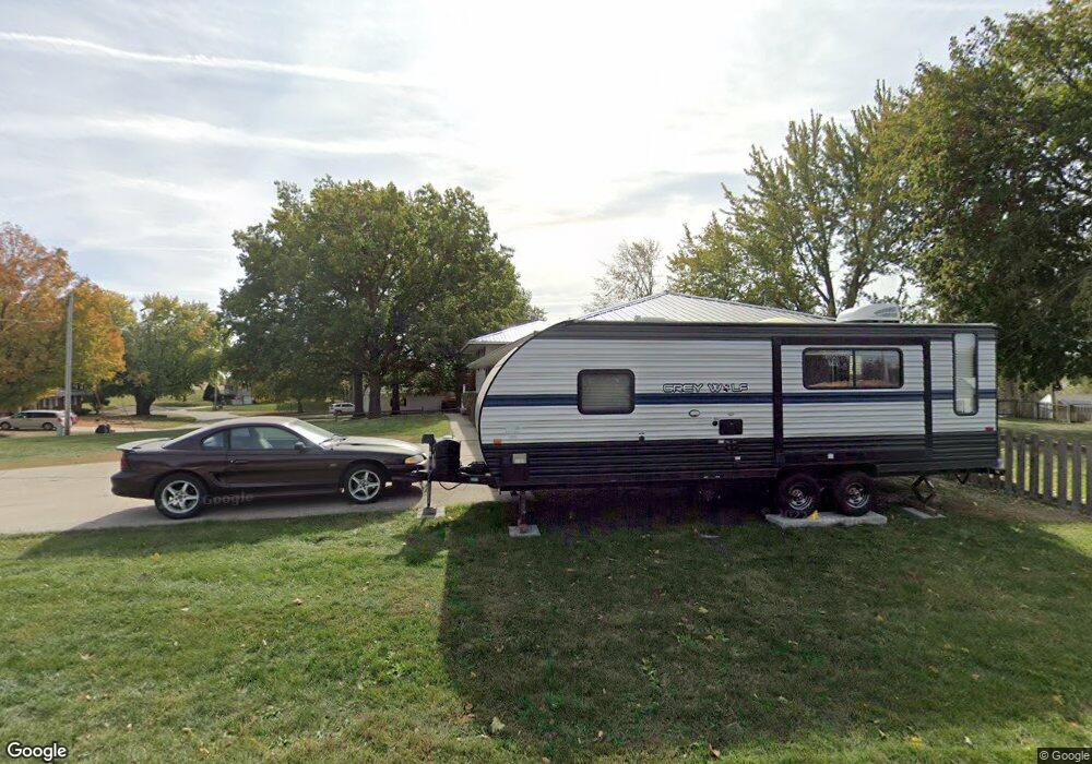 305 E 28th St S, Newton, IA 50208 - photo 1