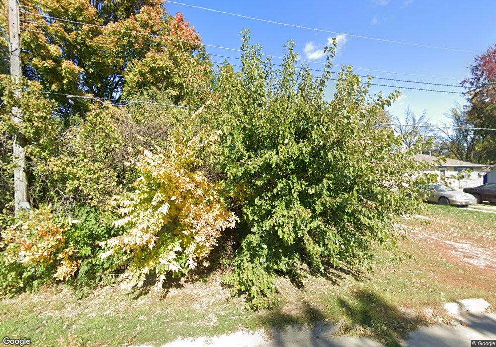 1606 N 2nd Ave W, Newton, IA 50208 - photo 1