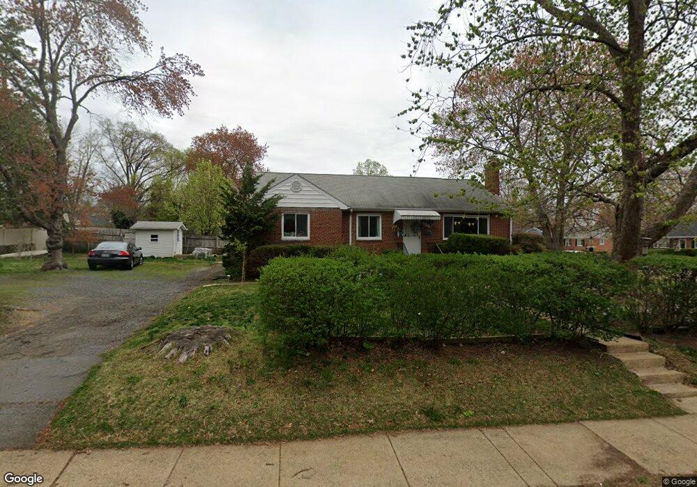 6112 Knollwood Dr, Falls Church, VA 22041 - photo 1