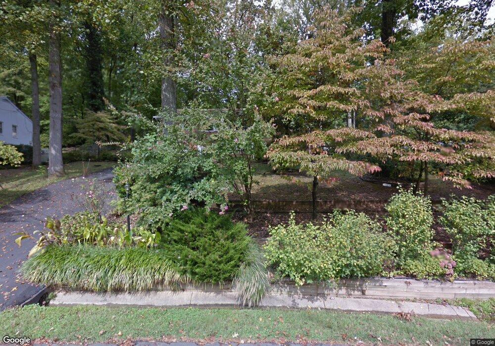 9022 Hamilton Dr, Fairfax, VA 22031 - photo 1