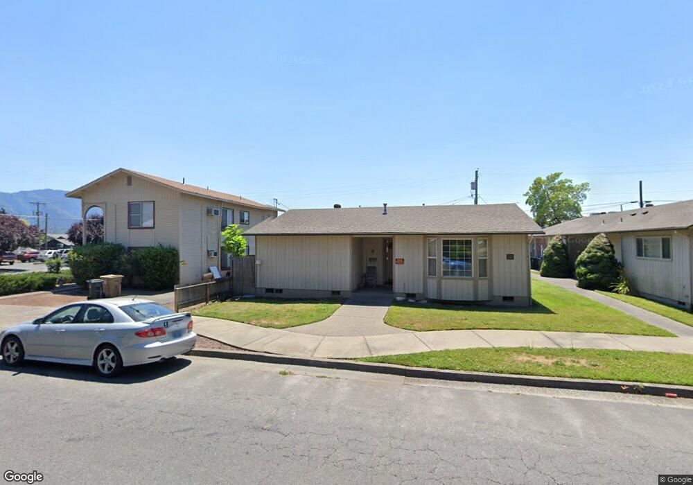 319 NE D St, Grants Pass, OR 97526 - photo 1