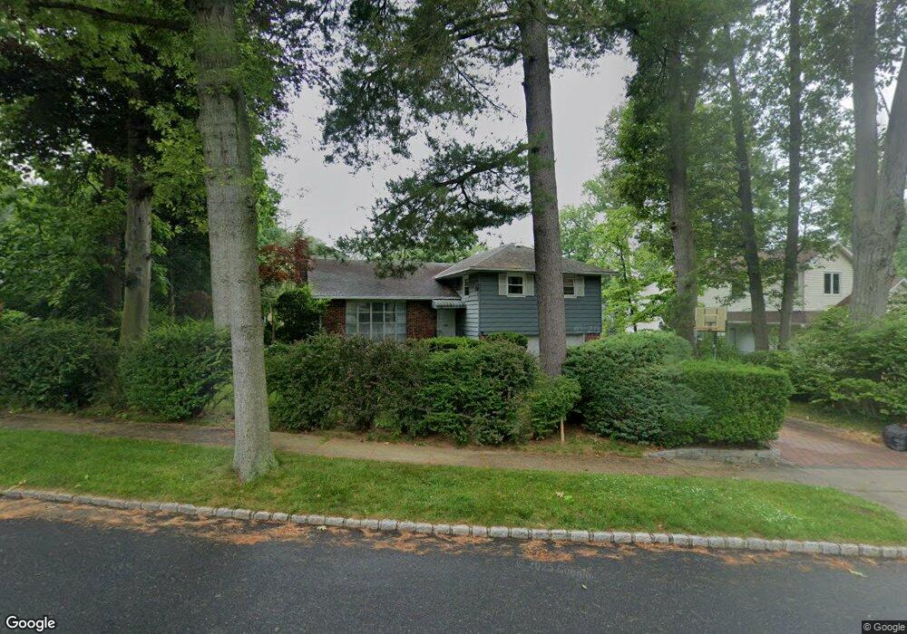 16 Lincoln Rd, Great Neck, NY 11021 - photo 1