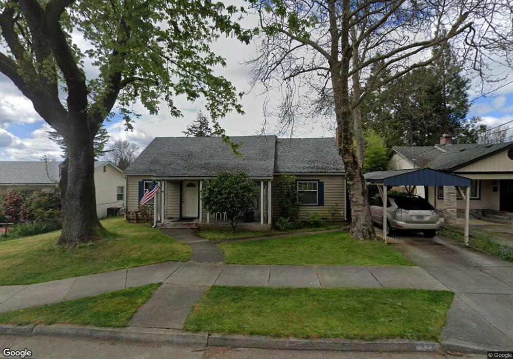 928 NE 9th St, Grants Pass, OR 97526 - photo 1