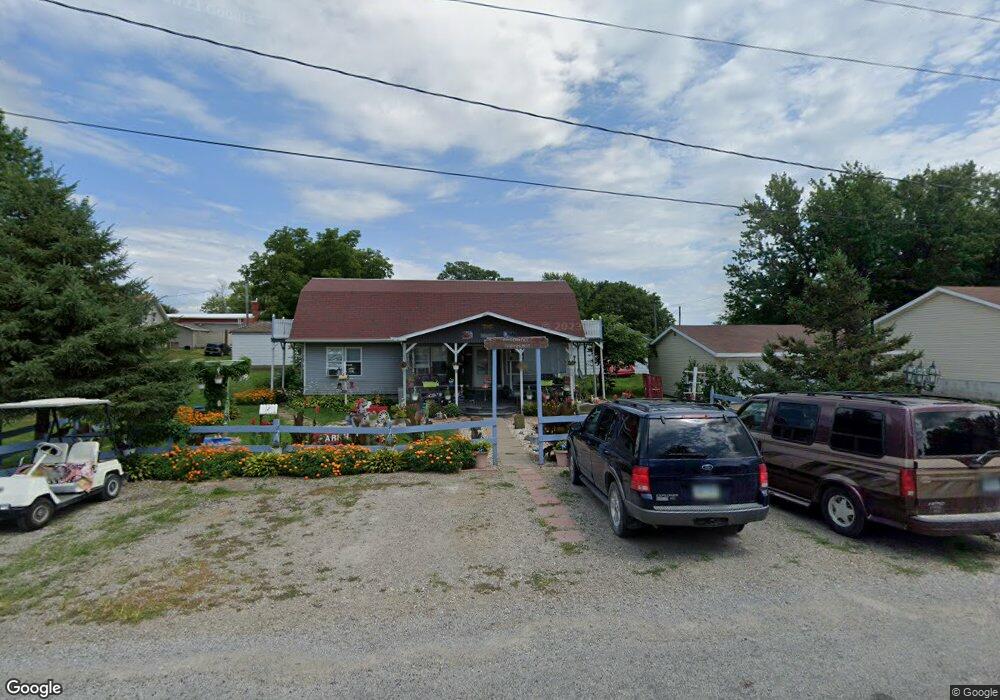 208 S Columbia St, Grandview, IA 52752 - photo 1