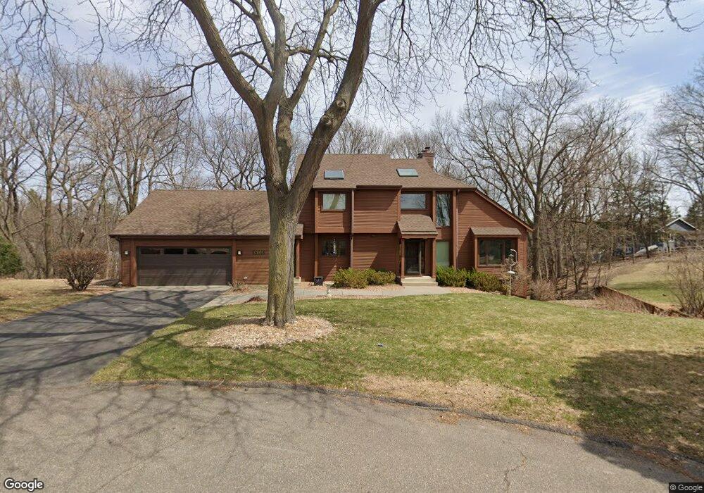 5201 Knob Hill Ct, Minnetonka, MN 55345 - photo 1