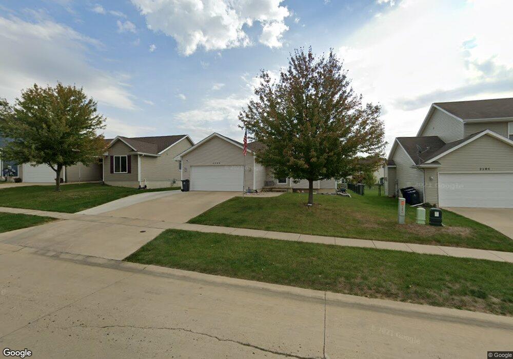 2033 25th St SW, Cedar Rapids, IA 52404 - photo 1