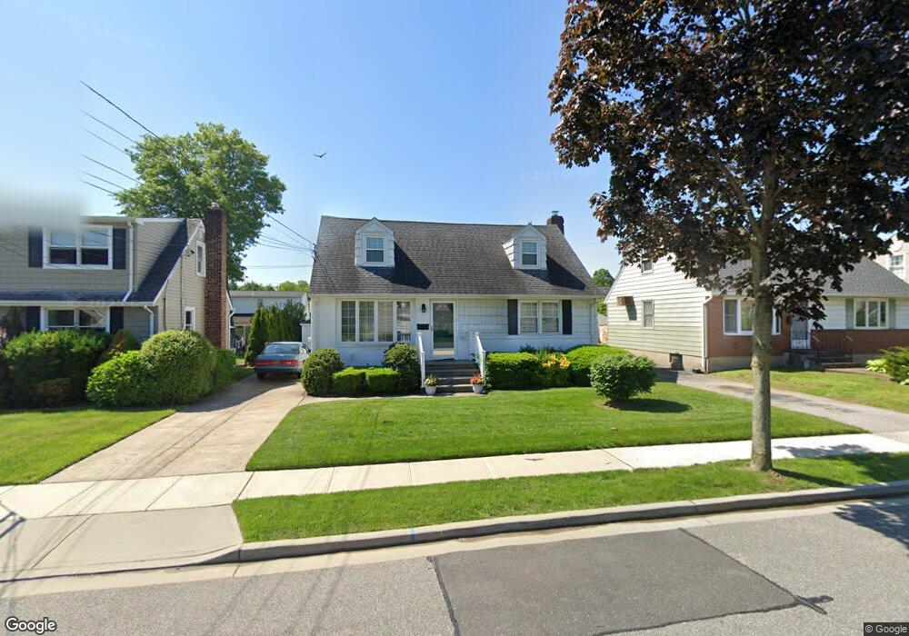 251 Dow Ave, Mineola, NY 11501 - photo 1