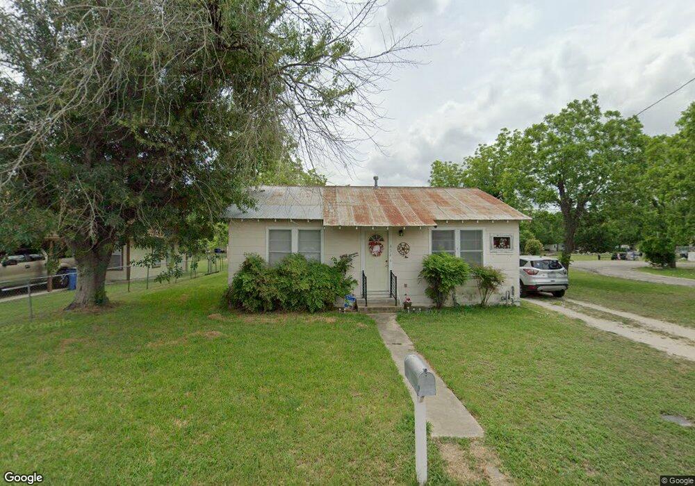 631 E New Braunfels St, Seguin, TX 78155 - photo 1
