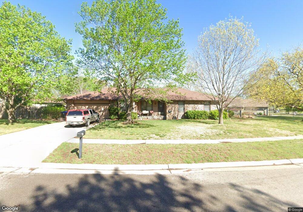 747 SW Morningside Rd, Topeka, KS 66606 - photo 1