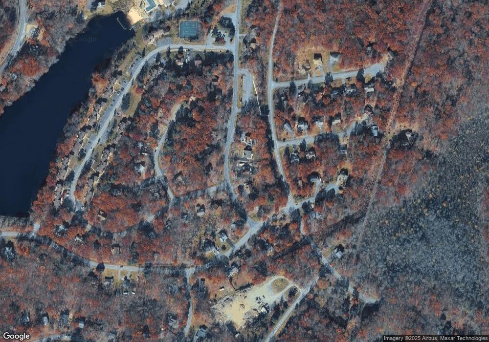 1018 Lancaster Dr, Bushkill, PA 18324 - photo 1