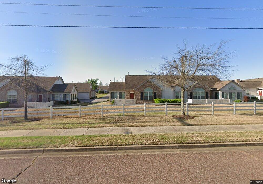 8782 Parkview Oaks Cir, Olive Branch, MS 38654 - photo 1