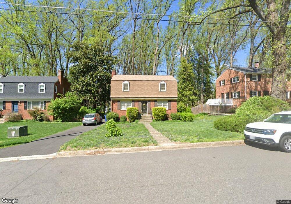 6536 Oakwood Dr, Falls Church, VA 22041 - photo 1