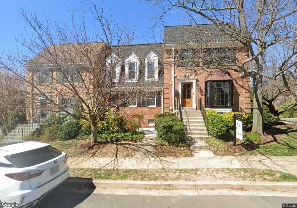 1102 Pine Hill Rd, McLean, VA 22101 - photo 1