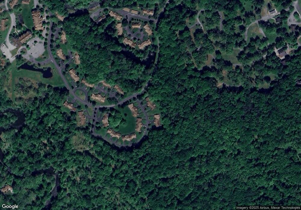 121 Duck Hollow Cir, Stroudsburg, PA 18360 - photo 1