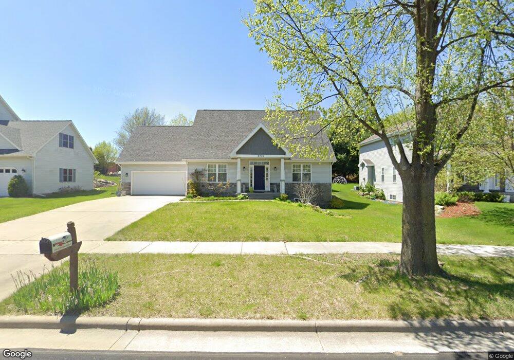 2731 Sunflower Dr, Fitchburg, WI 53711 - photo 1