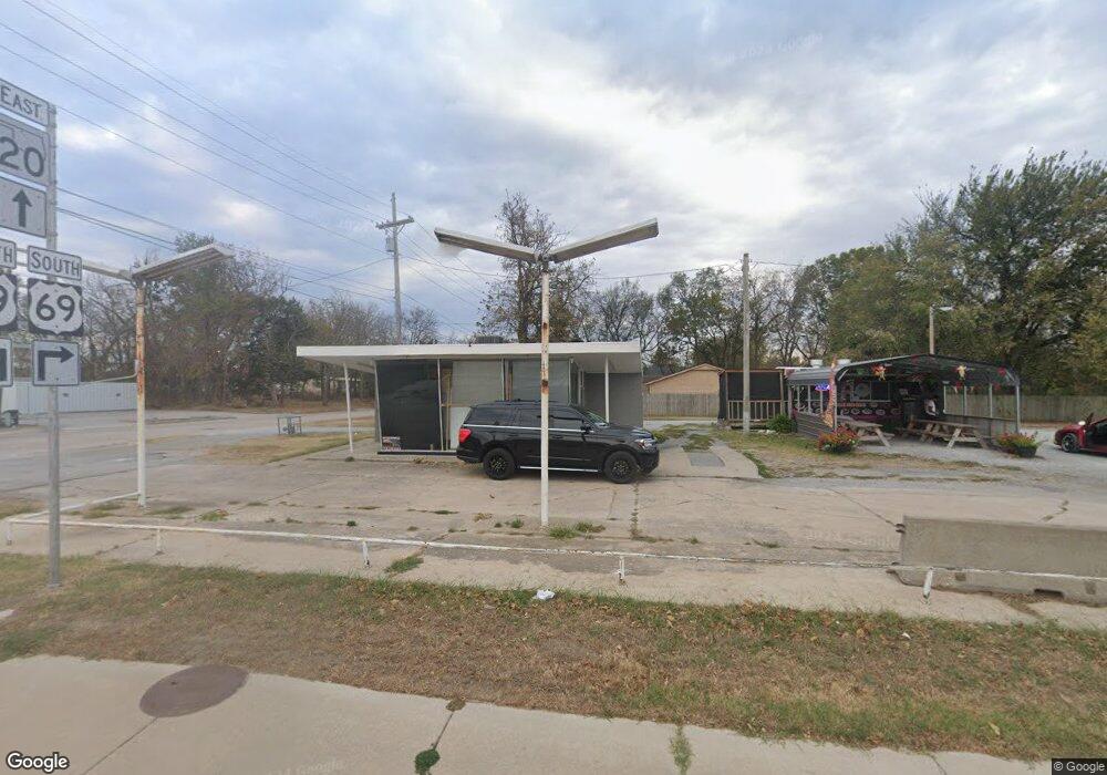 102 W Graham Ave, Pryor, OK 74361 - photo 1