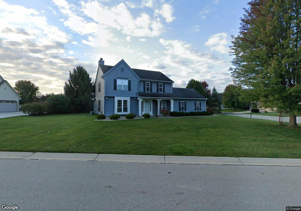 N74W15123 Sylvan Ln, Menomonee Falls, WI 53051 - photo 1