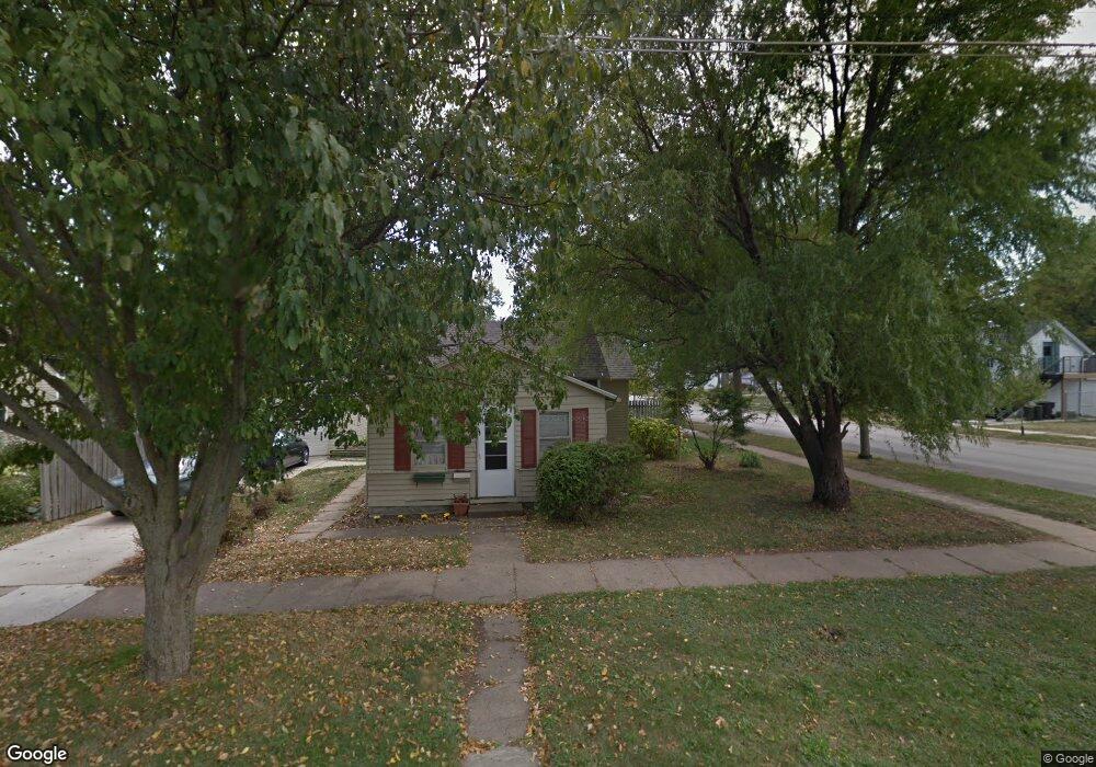 624 W 4th St, Cedar Falls, IA 50613 - photo 1
