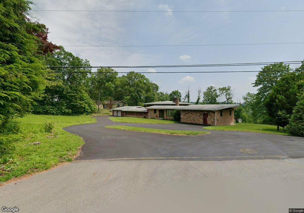 1186 Oakhurst Dr, Slatington, PA 18080 - photo 1