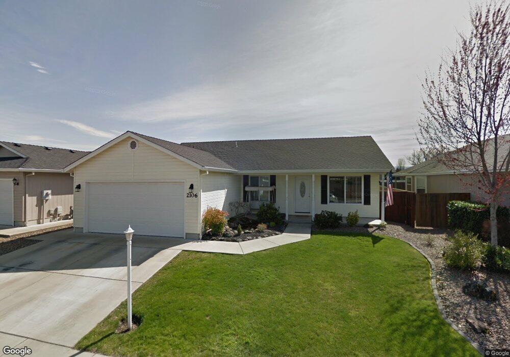 2106 Lara Ln, Central Point, OR 97502 - photo 1