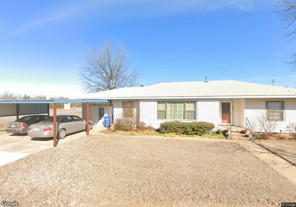 711 NW Pine Ave, Cache, OK 73527 - photo 1