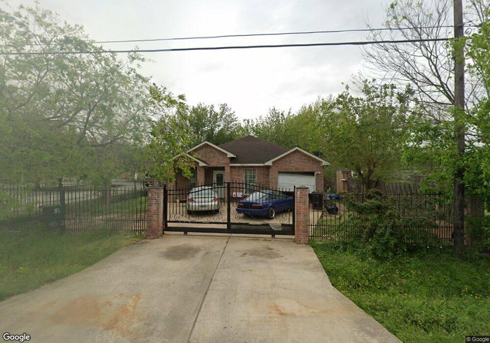 1001 Dolly Wright St, Houston, TX 77088 - photo 1