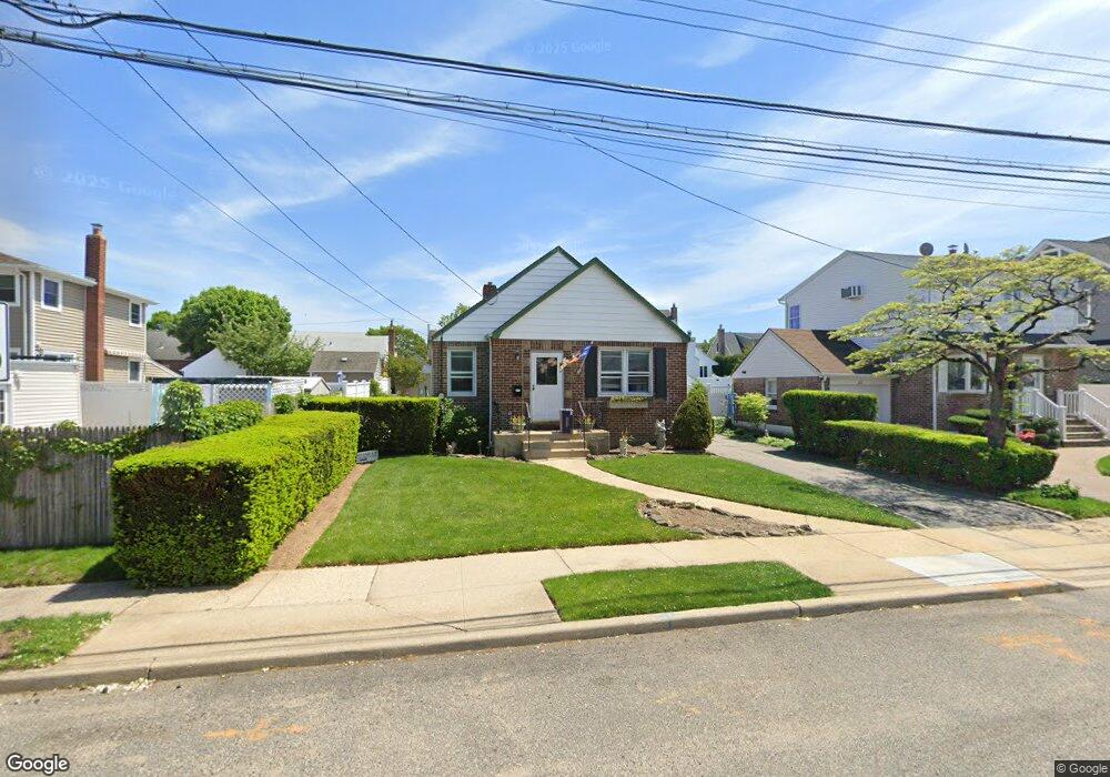 207 Claflin Blvd, Franklin Square, NY 11010 - photo 1