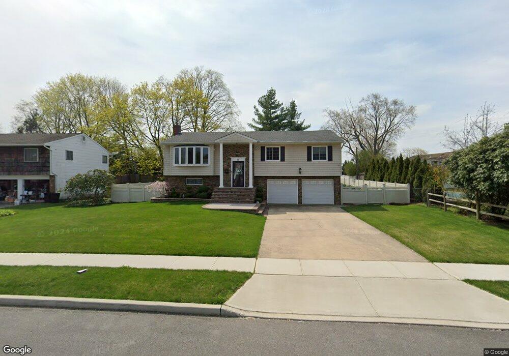 10 Splitrail Place, ComMacK, NY 11725 - photo 1