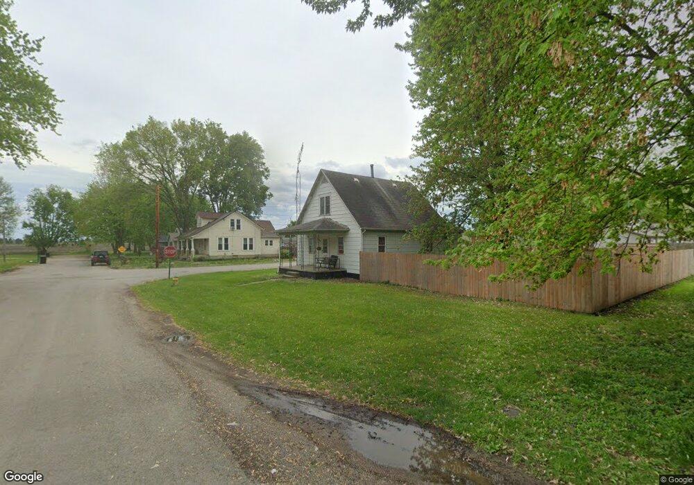 629 Omaha Ave, Lincoln, IL 62656 - photo 1