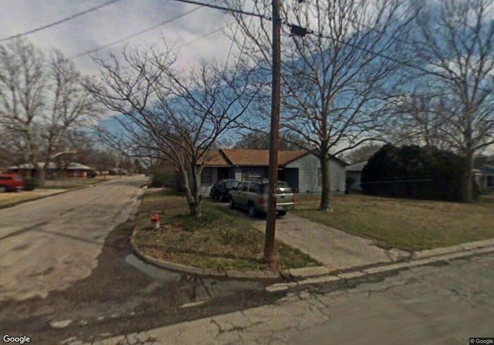 1220 N Howeth St, Gainesville, TX 76240 - photo 1