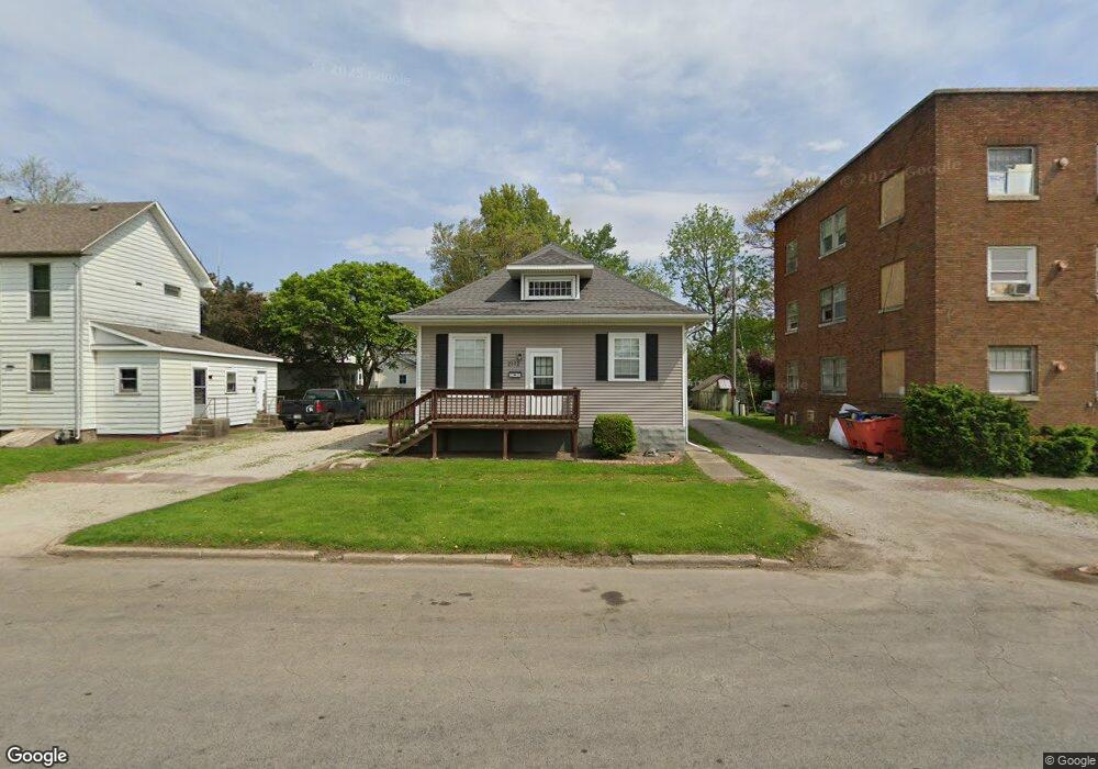 2112 Prairie Ave, Mattoon, IL 61938 - photo 1