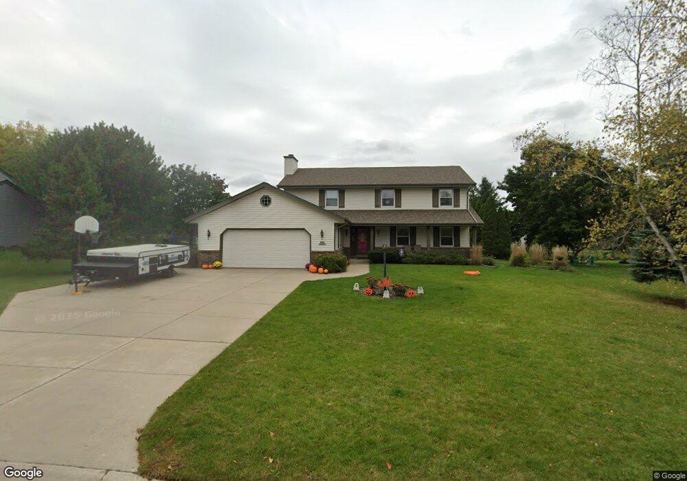 W160N10639 Fieldstone Pass, Germantown, WI 53022 - photo 1
