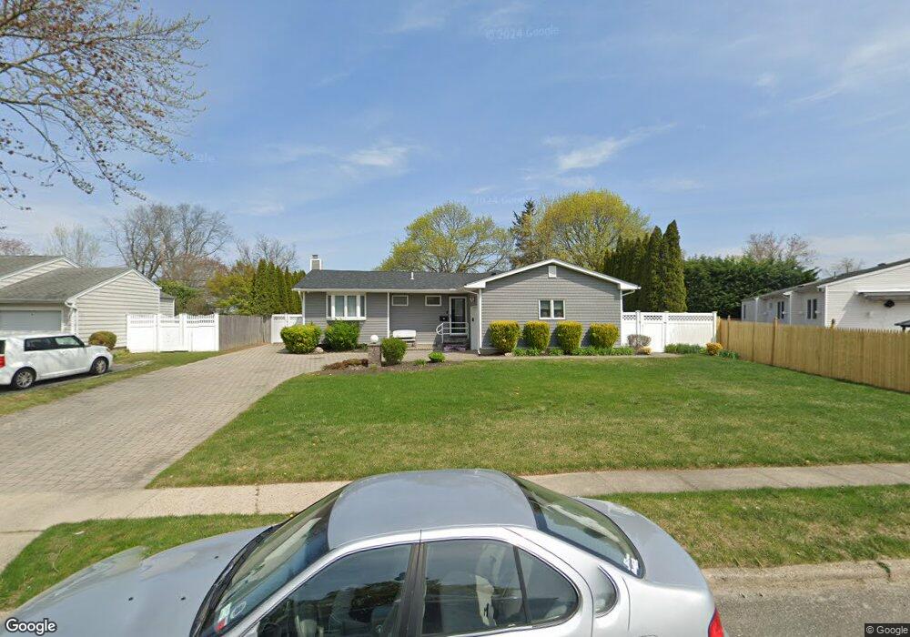 39 Cameo Rd, ComMacK, NY 11725 - photo 1