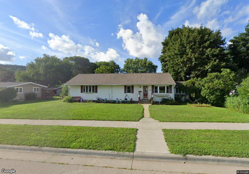 524 S 3rd St, La Crescent, MN 55947 - photo 1