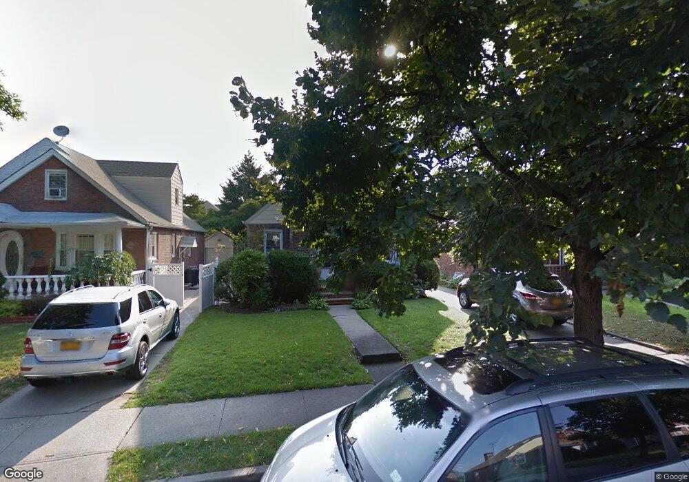 8325 256th St, Glen Oaks, NY 11004 - photo 1