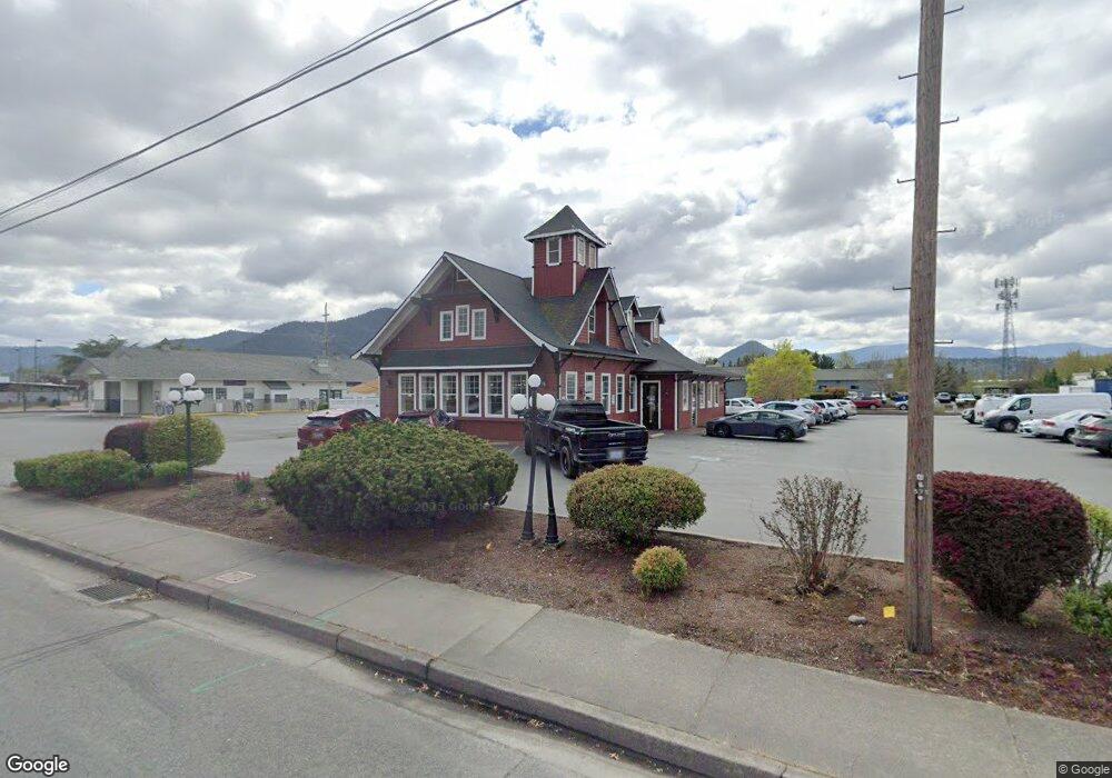 577 NE F St, Grants Pass, OR 97526 - photo 1