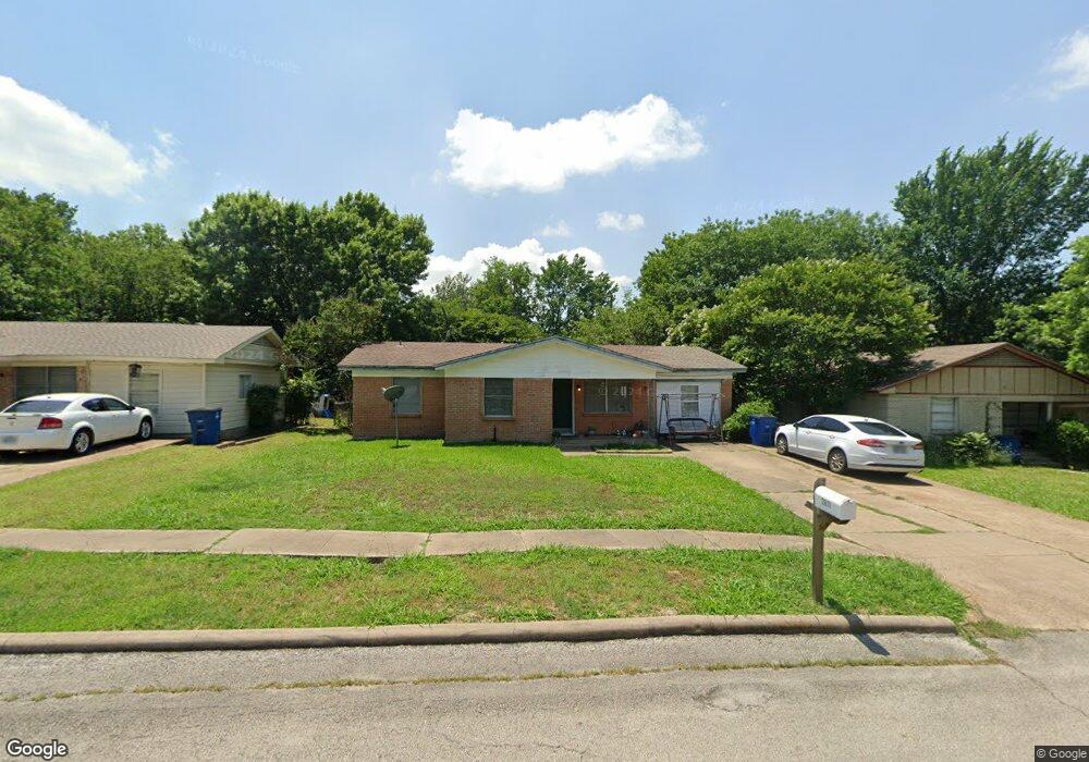 2611 Woodlawn Dr, Ennis, TX 75119 - photo 1