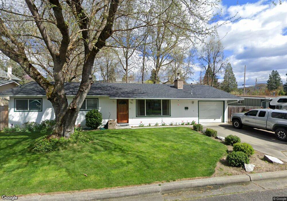 1335 NW Gilbert Way, Grants Pass, OR 97526 - photo 1