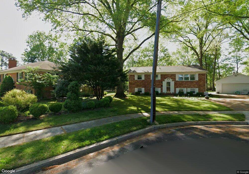 8325 Fleetwood Ct, Alexandria, VA 22308 - photo 1