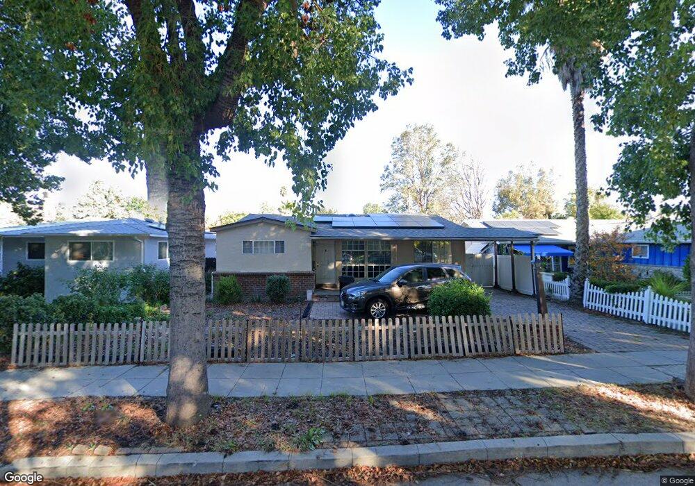 22041 Buena Ventura St, Woodland Hills, CA 91364 - photo 1