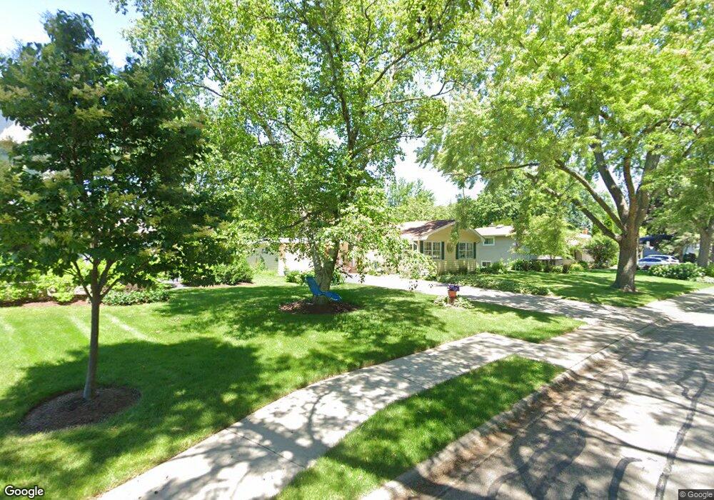 917 Lilac Ln, Naperville, IL 60540 - photo 1